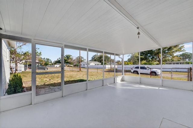 5701 14TH AVENUE N, St Petersburg, FL 33710