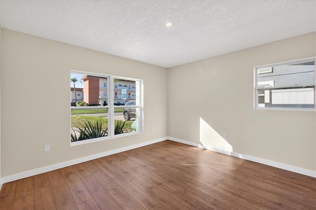 5701 14TH AVENUE N, St Petersburg, FL 33710