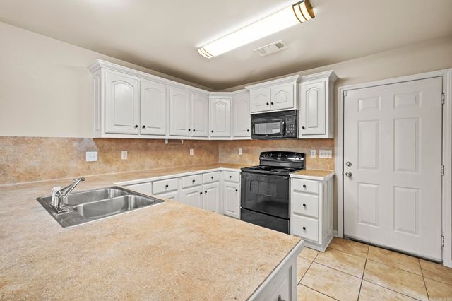 21 Chantileer, Ward, AR 72176
