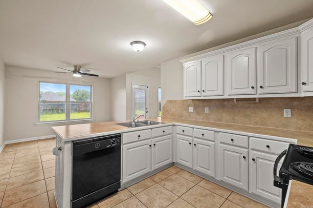 21 Chantileer, Ward, AR 72176