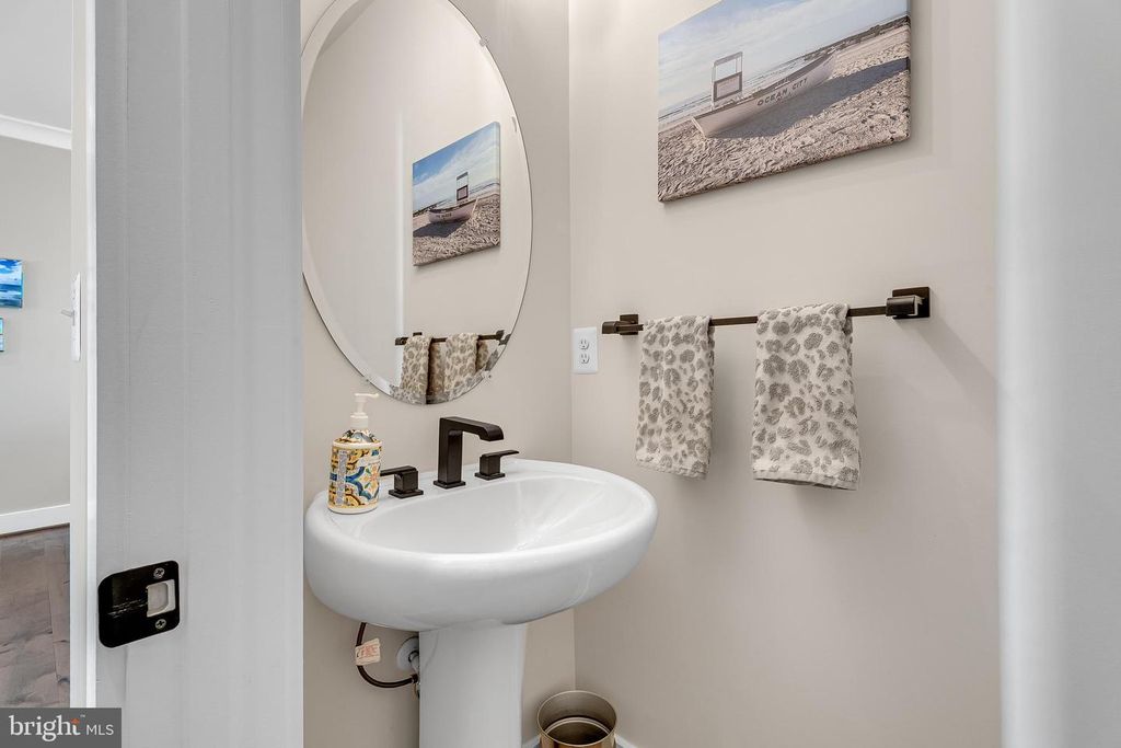 Image 12 of property listing at 52 BLEEKER PL, Gaithersburg, MD 20878