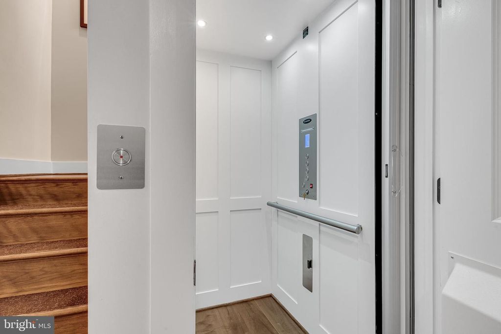 Image 13 of property listing at 52 BLEEKER PL, Gaithersburg, MD 20878