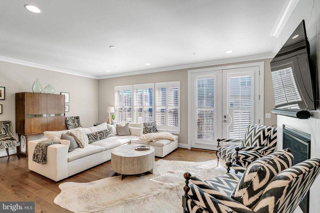 Image 17 of property listing at 52 BLEEKER PL, Gaithersburg, MD 20878