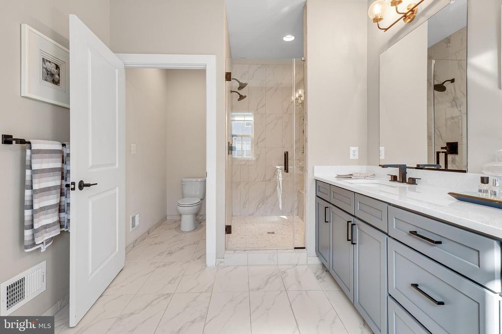 Image 27 of property listing at 52 BLEEKER PL, Gaithersburg, MD 20878