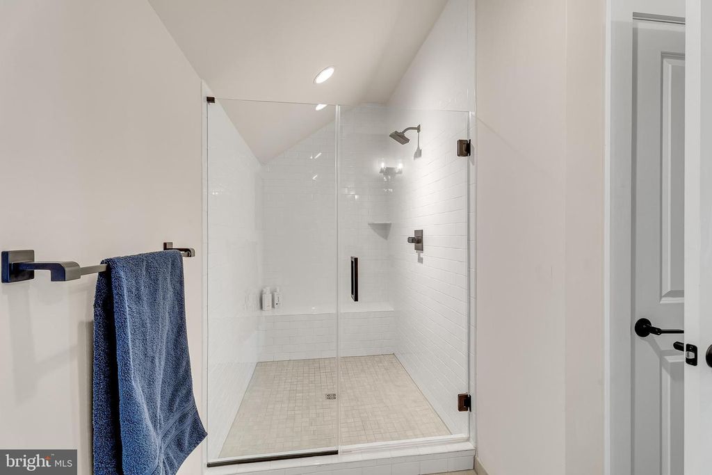 Image 37 of property listing at 52 BLEEKER PL, Gaithersburg, MD 20878