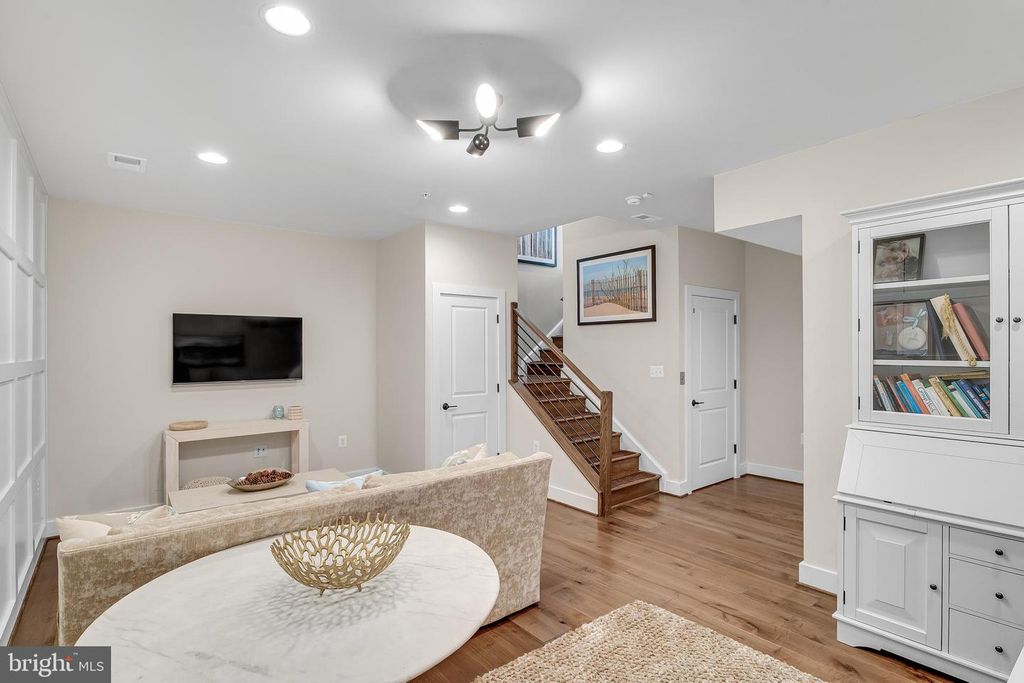 Image 40 of property listing at 52 BLEEKER PL, Gaithersburg, MD 20878