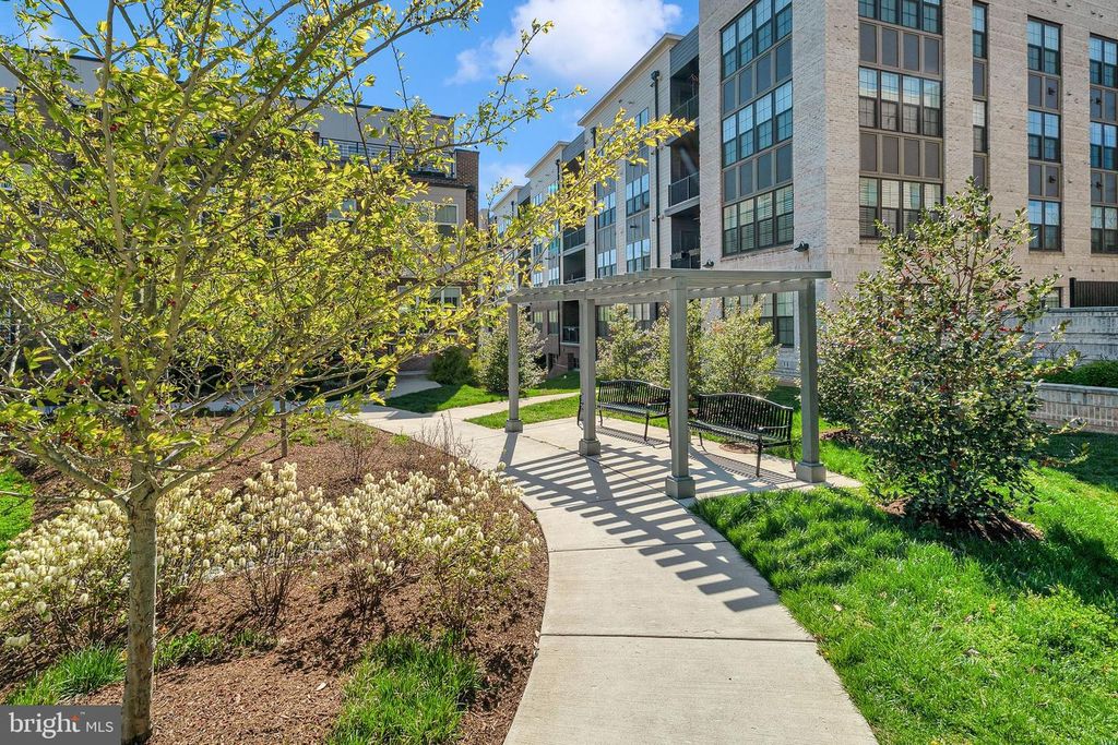 Image 5 of property listing at 52 BLEEKER PL, Gaithersburg, MD 20878