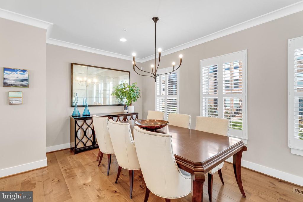 Image 9 of property listing at 52 BLEEKER PL, Gaithersburg, MD 20878