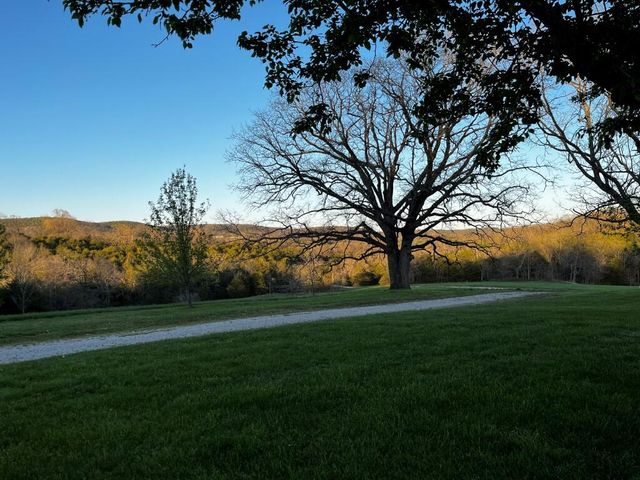 24461 Scenic Valley Drive, Cassville, MO 65625