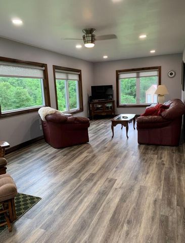 24461 Scenic Valley Drive, Cassville, MO 65625