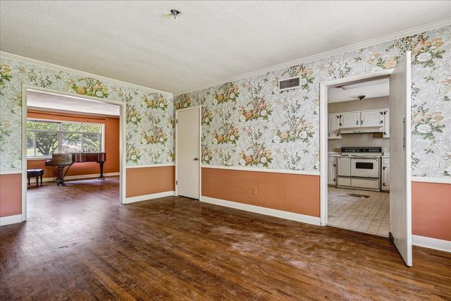 1329 E CRESTWOOD DR, Memphis, TN 38119