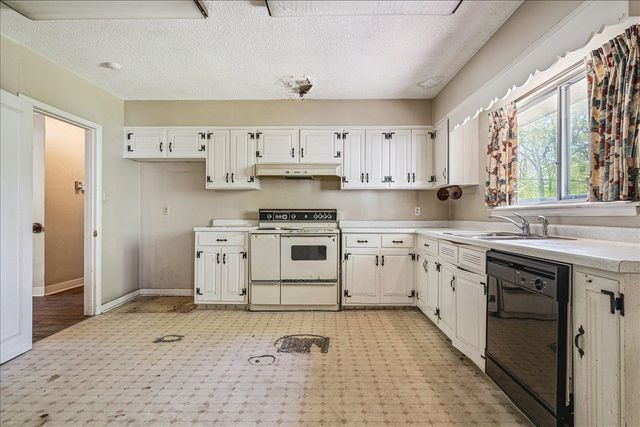 1329 E CRESTWOOD DR, Memphis, TN 38119