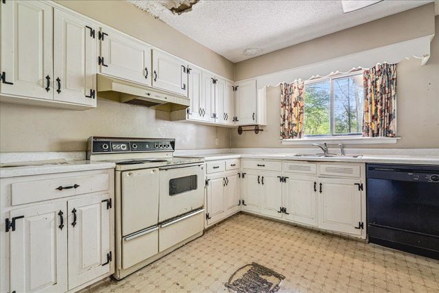 1329 E CRESTWOOD DR, Memphis, TN 38119