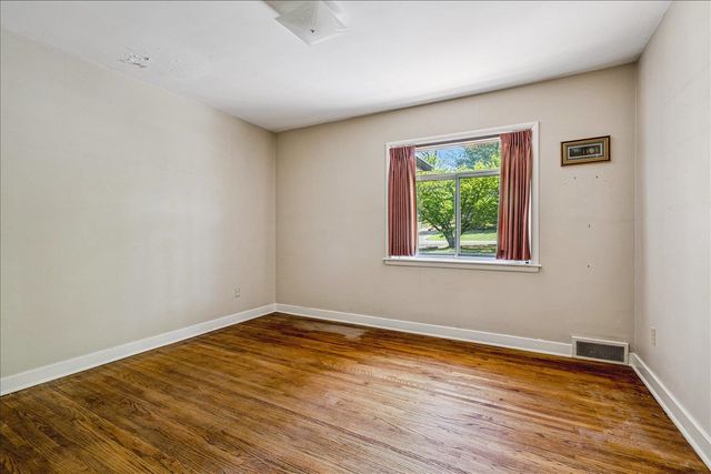 1329 E CRESTWOOD DR, Memphis, TN 38119