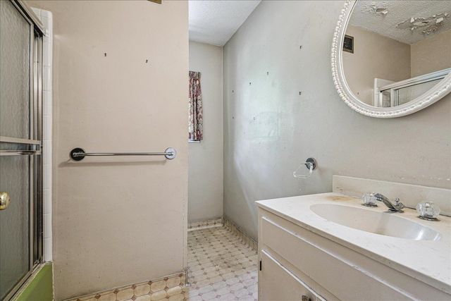 1329 E CRESTWOOD DR, Memphis, TN 38119