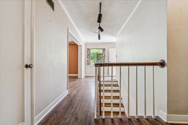 1329 E CRESTWOOD DR, Memphis, TN 38119