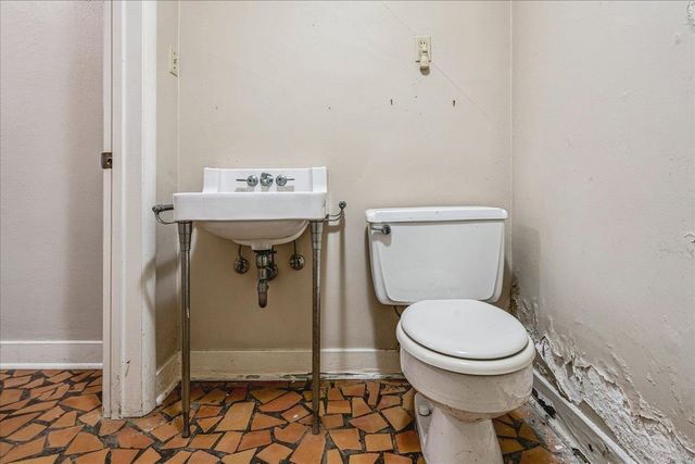 1329 E CRESTWOOD DR, Memphis, TN 38119