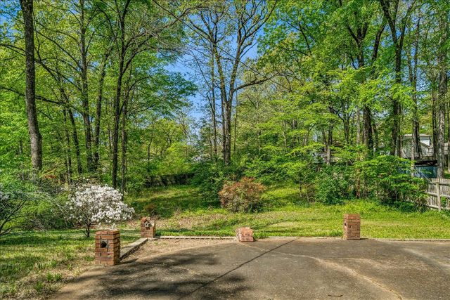 1329 E CRESTWOOD DR, Memphis, TN 38119