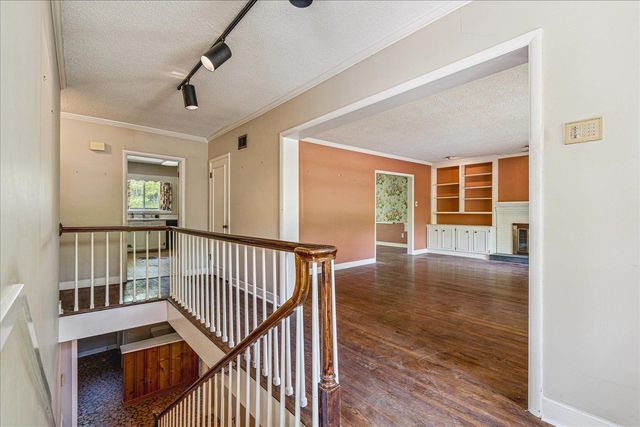 1329 E CRESTWOOD DR, Memphis, TN 38119