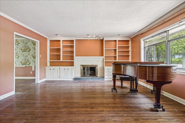 1329 E CRESTWOOD DR, Memphis, TN 38119