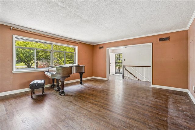 1329 E CRESTWOOD DR, Memphis, TN 38119