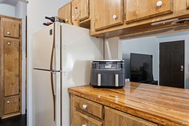 2305 Alta Vista Way, Lucerne, CA 95458