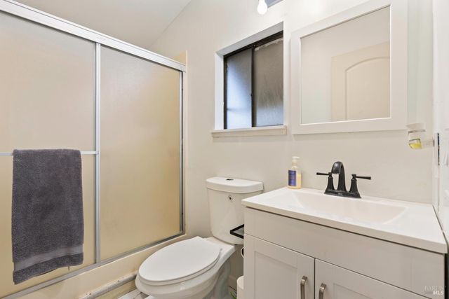 2305 Alta Vista Way, Lucerne, CA 95458