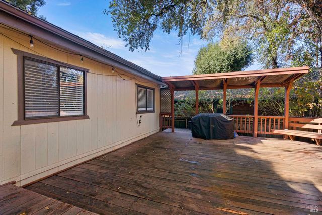 2305 Alta Vista Way, Lucerne, CA 95458