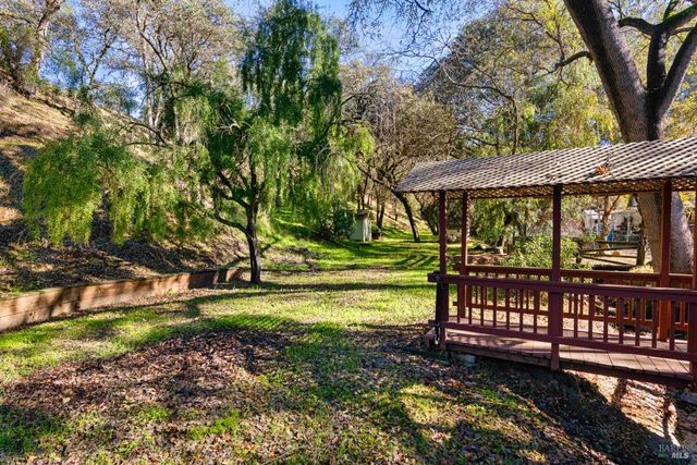 2305 Alta Vista Way, Lucerne, CA 95458