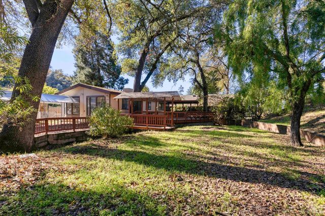 2305 Alta Vista Way, Lucerne, CA 95458