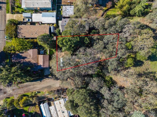 2305 Alta Vista Way, Lucerne, CA 95458