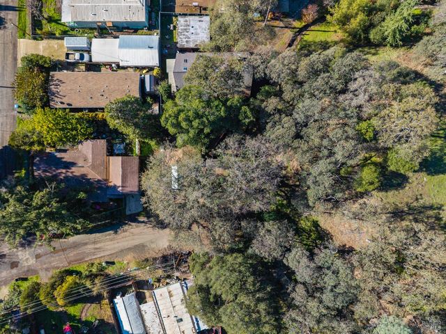 2305 Alta Vista Way, Lucerne, CA 95458