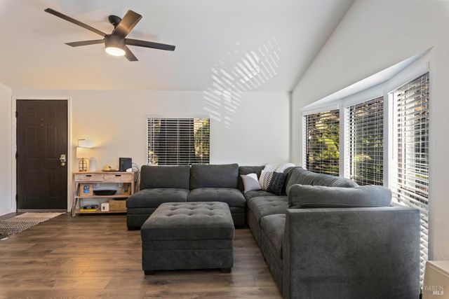 2305 Alta Vista Way, Lucerne, CA 95458