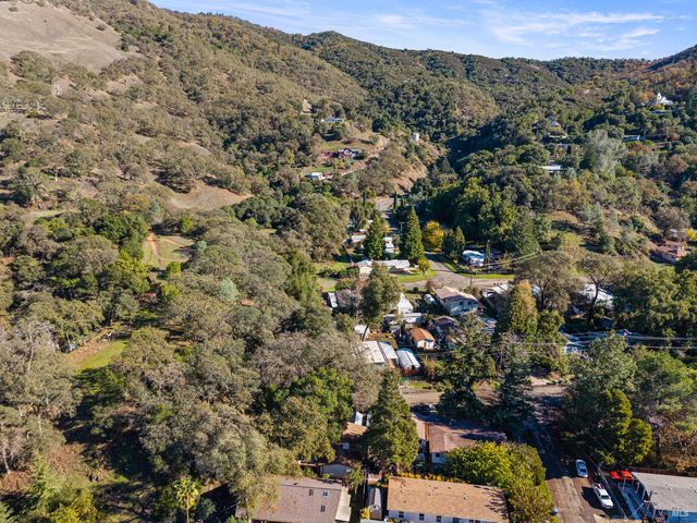 2305 Alta Vista Way, Lucerne, CA 95458