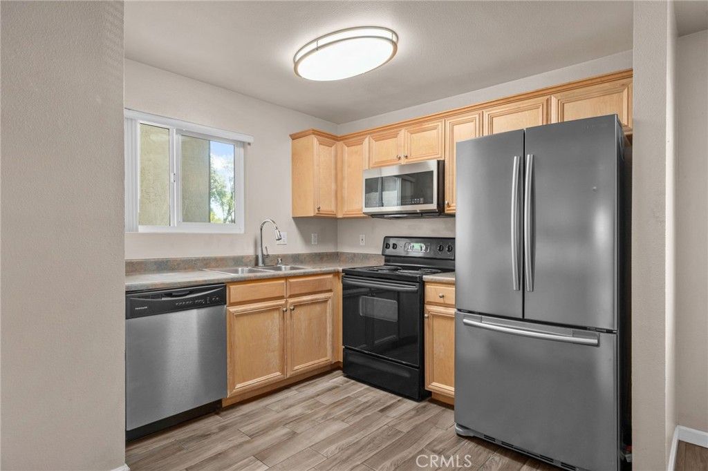 Image 10 of property listing at 2536 White Oak Place 5, Escondido, CA 92027