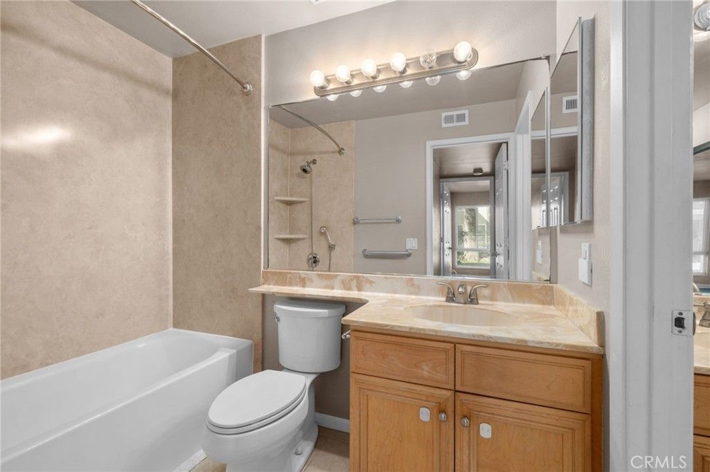 Image 18 of property listing at 2536 White Oak Place 5, Escondido, CA 92027