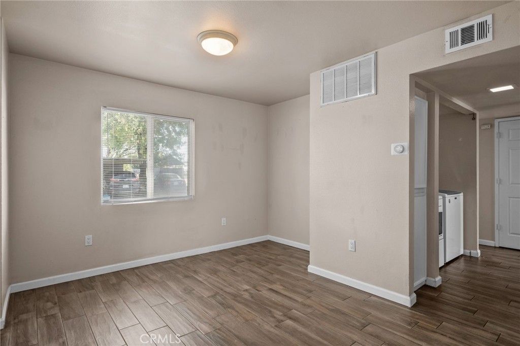 Image 7 of property listing at 2536 White Oak Place 5, Escondido, CA 92027