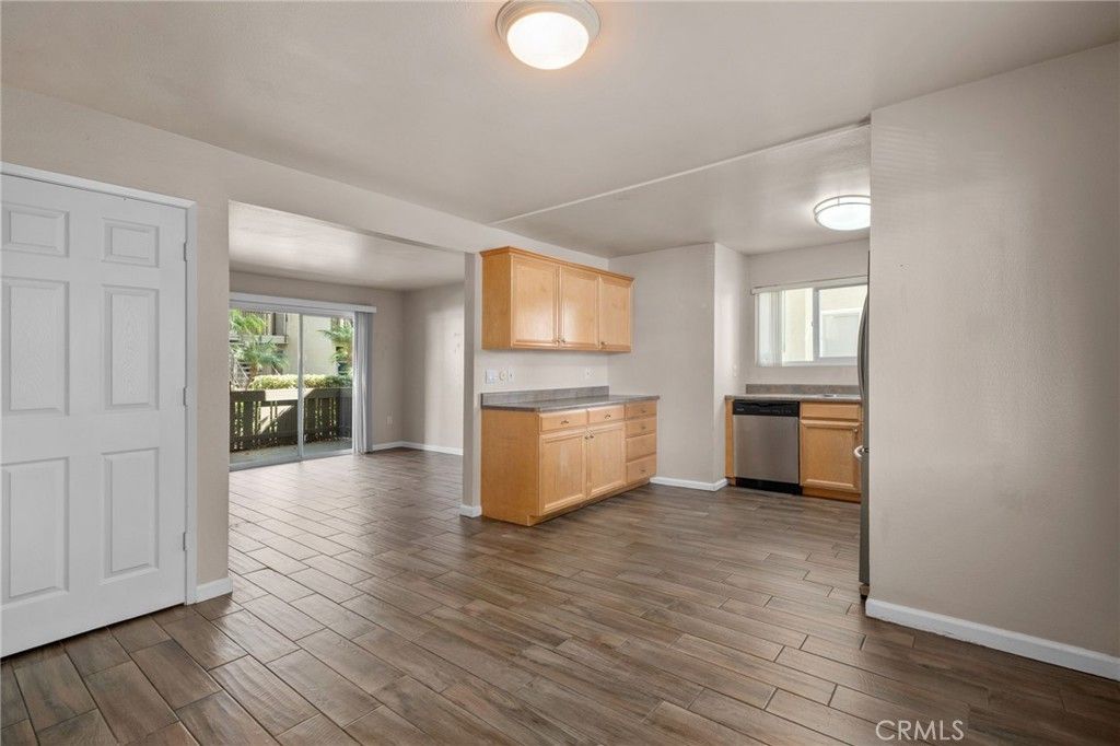 Image 8 of property listing at 2536 White Oak Place 5, Escondido, CA 92027