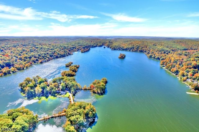 2207 Lakeside Dr W, Vernon Twp., NJ 07422
