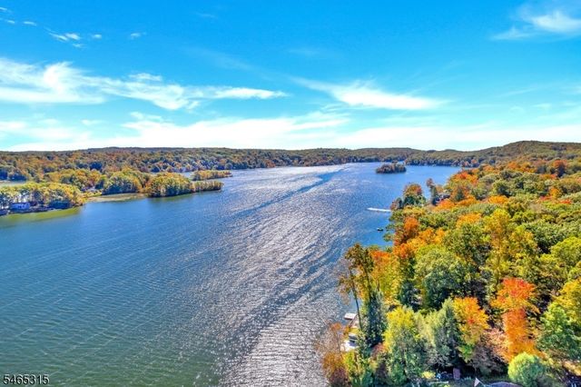 2207 Lakeside Dr W, Vernon Twp., NJ 07422
