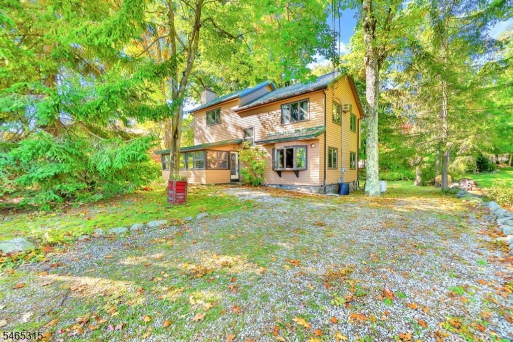 2207 Lakeside Dr W, Vernon Twp., NJ 07422 — exterior