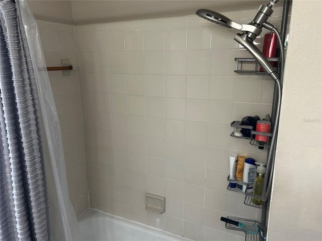 2118 FLETCHERS POINT CIRCLE, Tampa, FL 33613