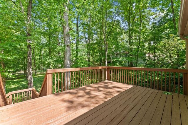 1476 W Lake Drive, Gainesville, GA 30501