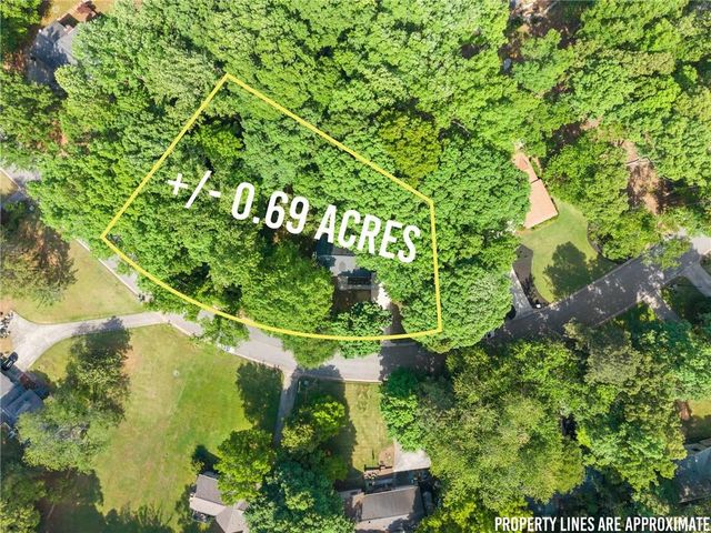 1476 W Lake Drive, Gainesville, GA 30501