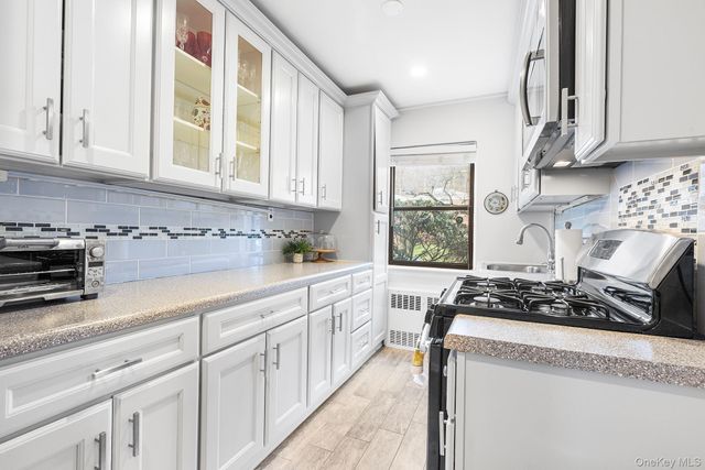 8 Lawrence Drive A, White Plains, NY 10603