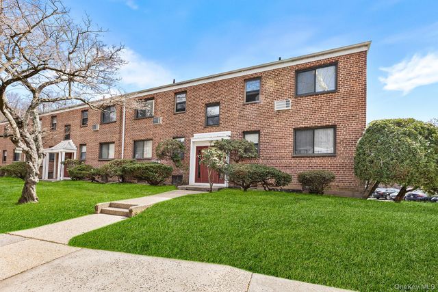 8 Lawrence Drive A, White Plains, NY 10603