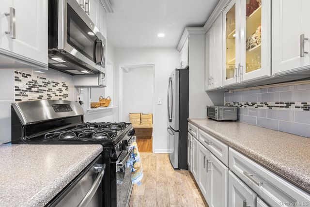 8 Lawrence Drive A, White Plains, NY 10603