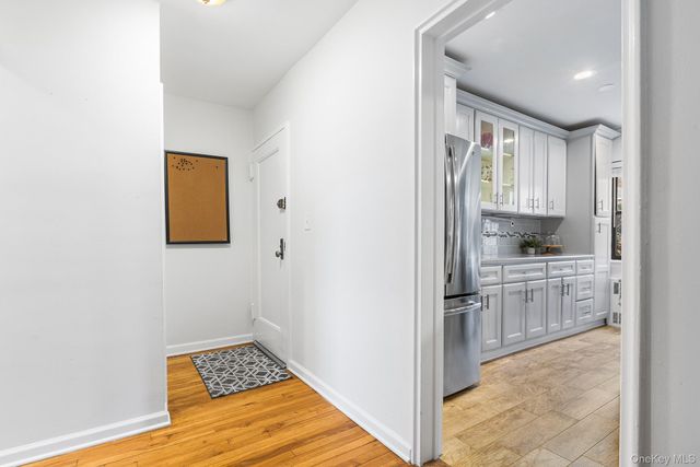 8 Lawrence Drive A, White Plains, NY 10603