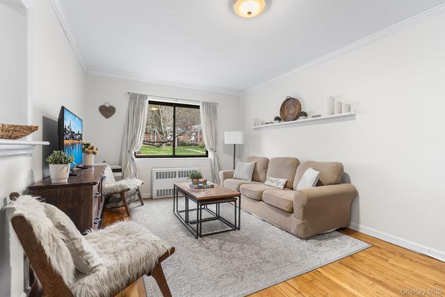 8 Lawrence Drive A, White Plains, NY 10603