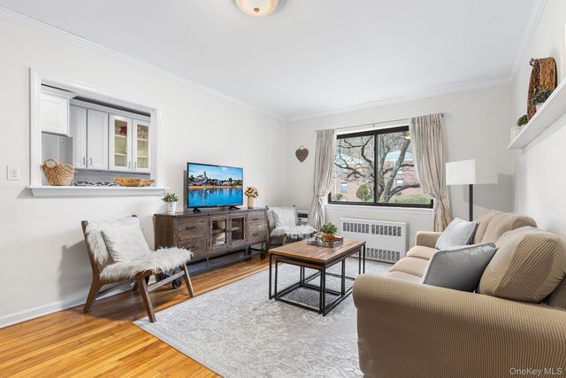 8 Lawrence Drive A, White Plains, NY 10603